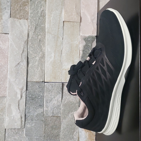 ECCO Exceed Low Women's Fashion Sneaker - Picture 7 of 10